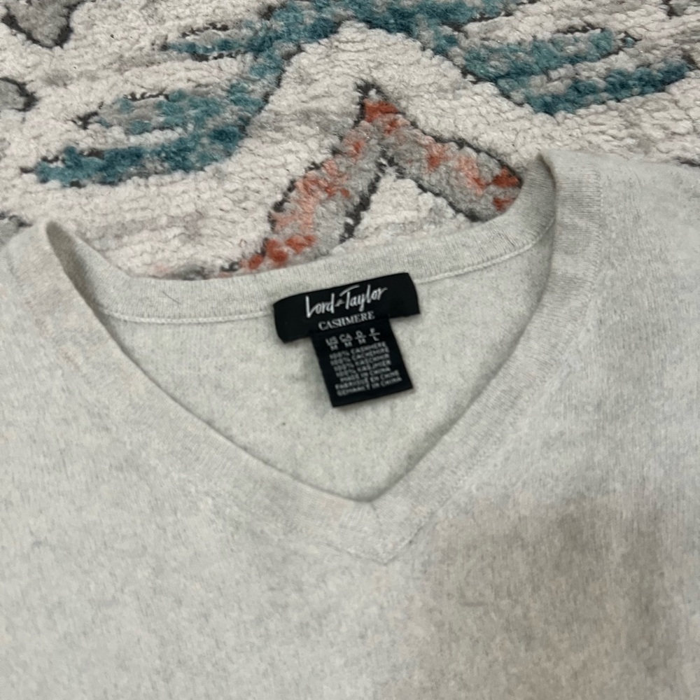 Lord & Taylor V-Neck Cashmere Sweater - size M